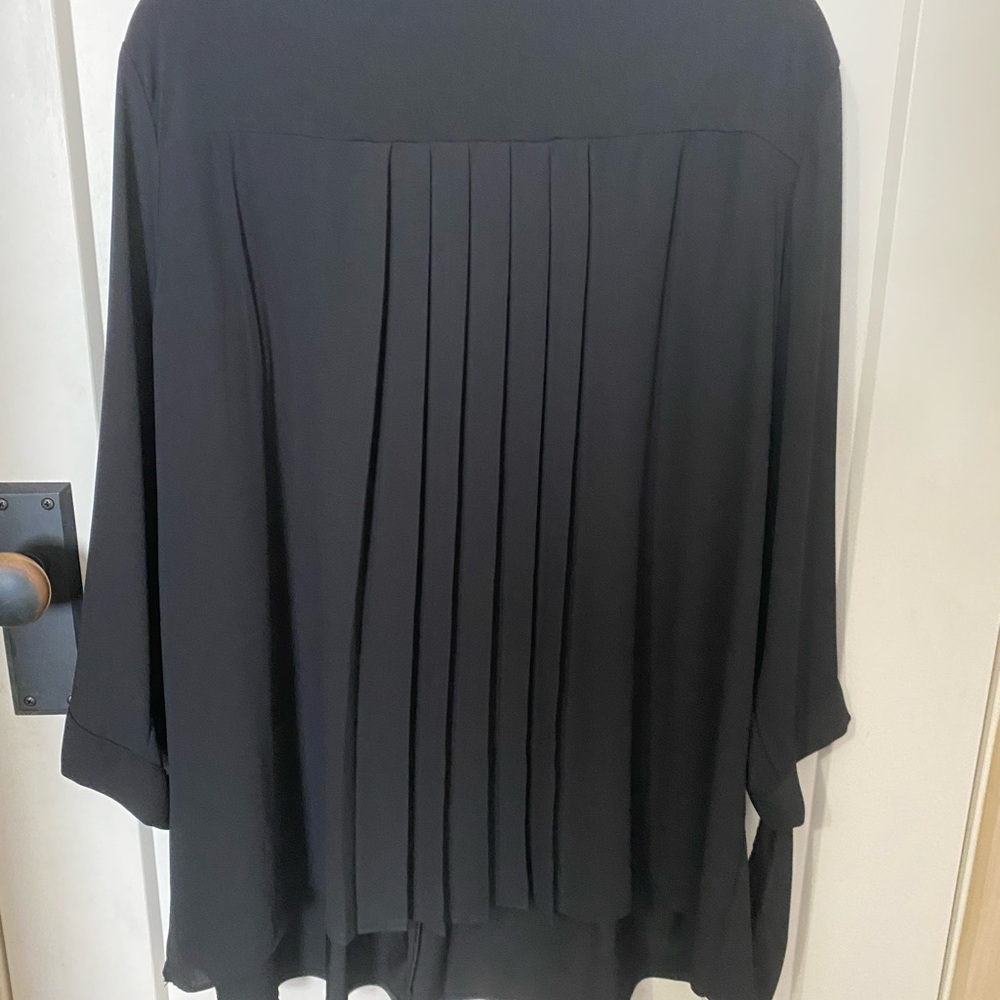 Beautiful Blouse - Picture 2 of 4